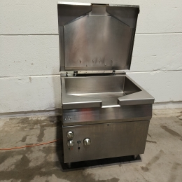 Gas-fired roasting pan, electrically tiltable